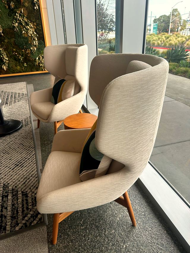 Diseño de referencia 03: Poltronas beige orejeras