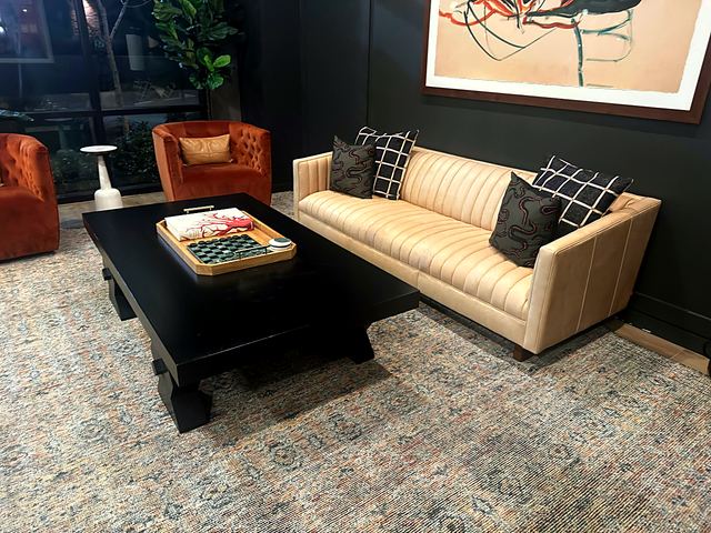 Diseño de referencia 21: Sofá beige con sillones terracota (vista 2)